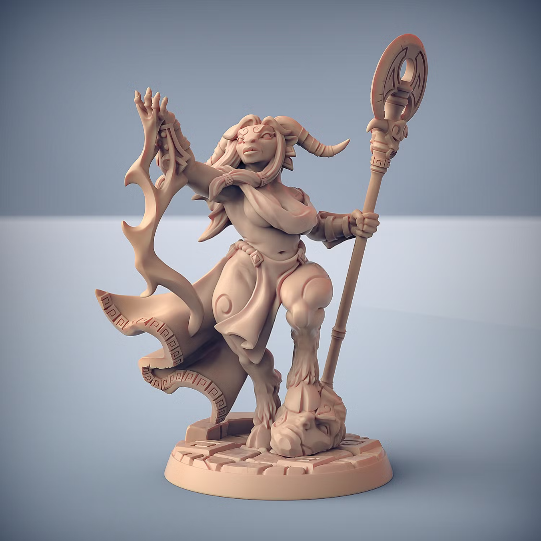 Labyrinth Order - Taura the Oracle